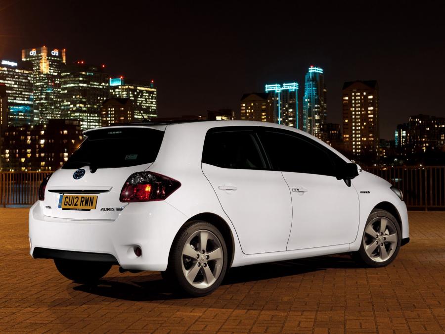  Toyota Auris HSD 2010 года  (UK) (фото 6 из 29)